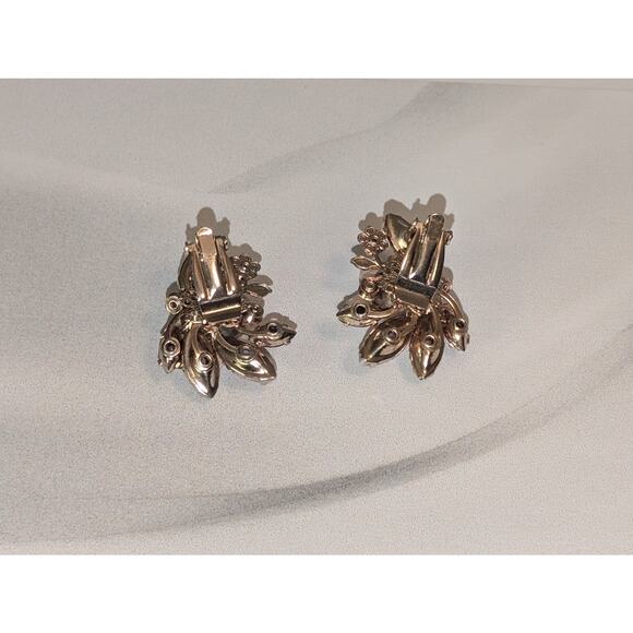 Vintage c1950s Unsigned Beau Jewels Pink Floral & Rhinestone Clip-On Earrings - Picture 7 of 8